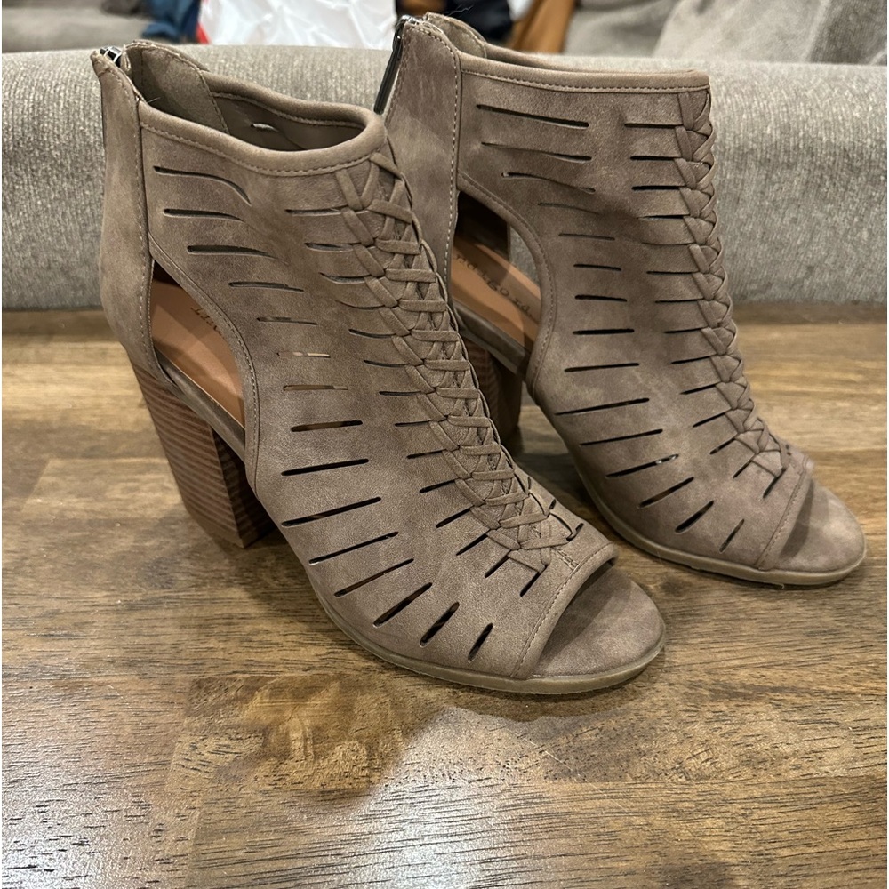 Indigo Rd Sandals